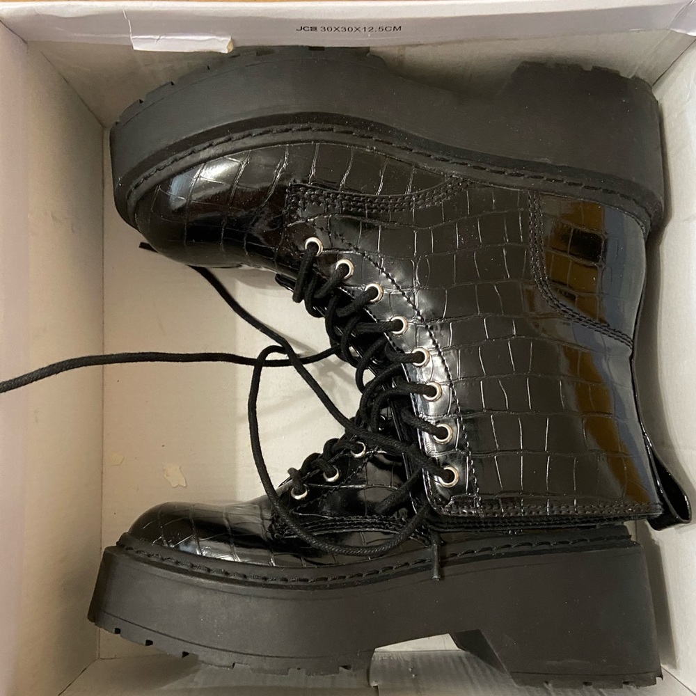 Steve Madden slasher Platform combat boot